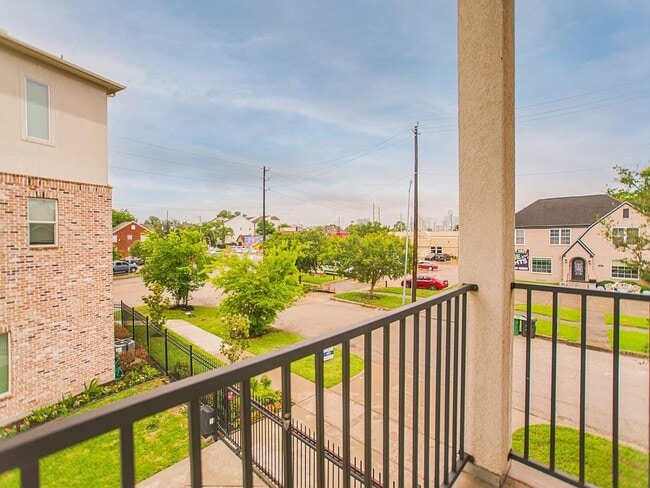 Building Photo - 2004 Rosedale St