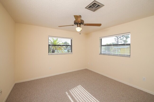 Building Photo - Englewood Annual Pool Home for Rent