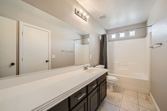 Building Photo - Great Henderson Single Story Home