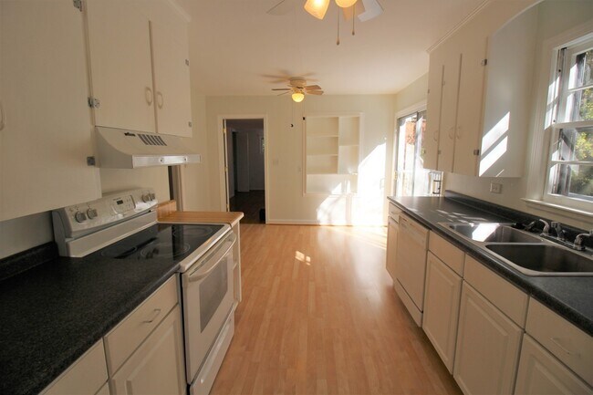 Building Photo - Black Mountain Bungalow minutes from Lake Tomahawk!