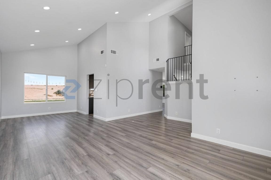 Building Photo - Unit