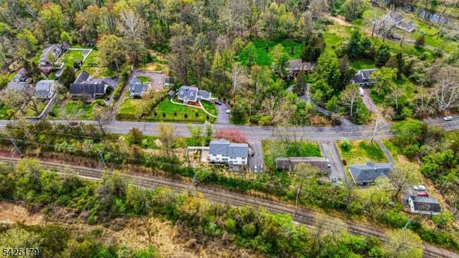 Building Photo - 112 Peapack Rd