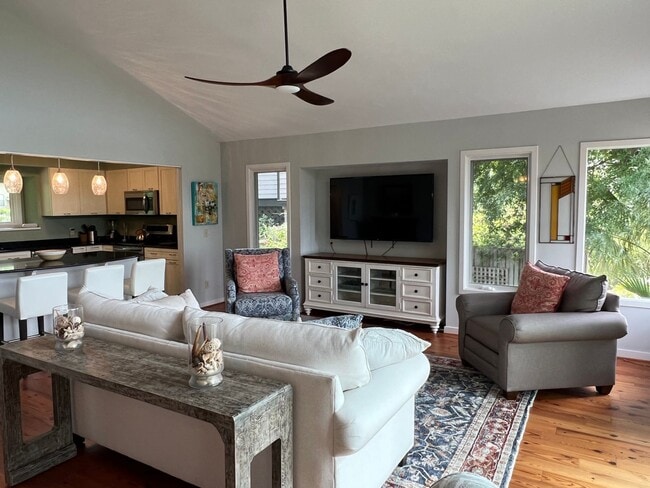 Building Photo - Beautiful Furnished Marsh Front Home - 6 mo Lease Term