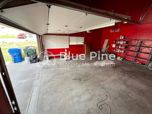 Building Photo - 1656 S Fairway Dr