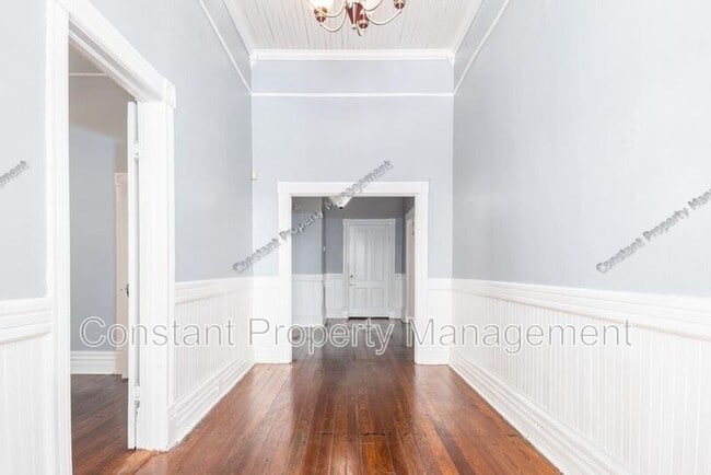 Building Photo - 979 Highland Terrace