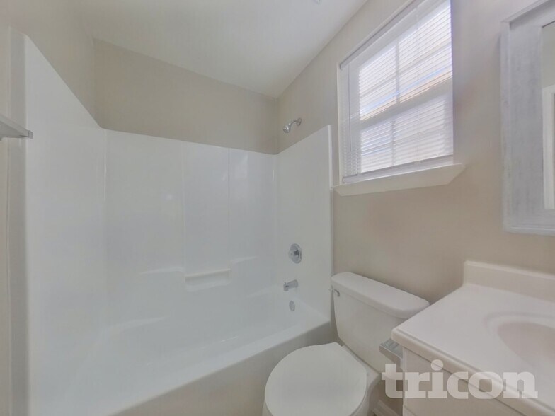 Building Photo - 6215 Rockwell Blvd W