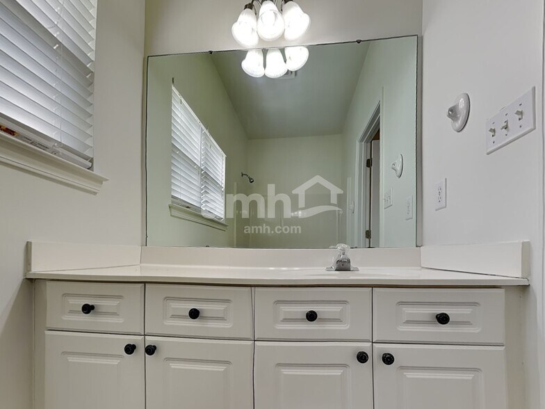 Building Photo - 19818 Madison Village Dr