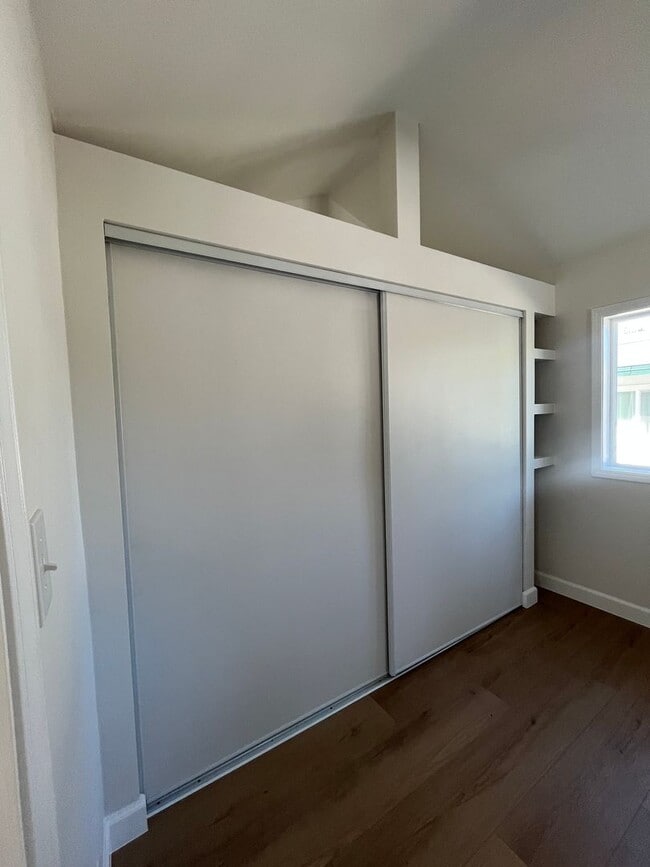 Building Photo - Beautifully Remodeled 2 Bed / 1 Bath Home ...