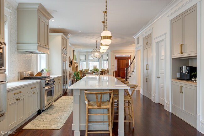 Building Photo - 2663 N Marshfield Ave