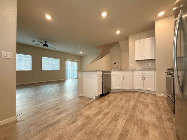 Building Photo - Northwest/ Aliante Area - Newer Townhome 3BD, PRIVATE YARD, ATTACHED GARAGE, ACROSS FROM POOL