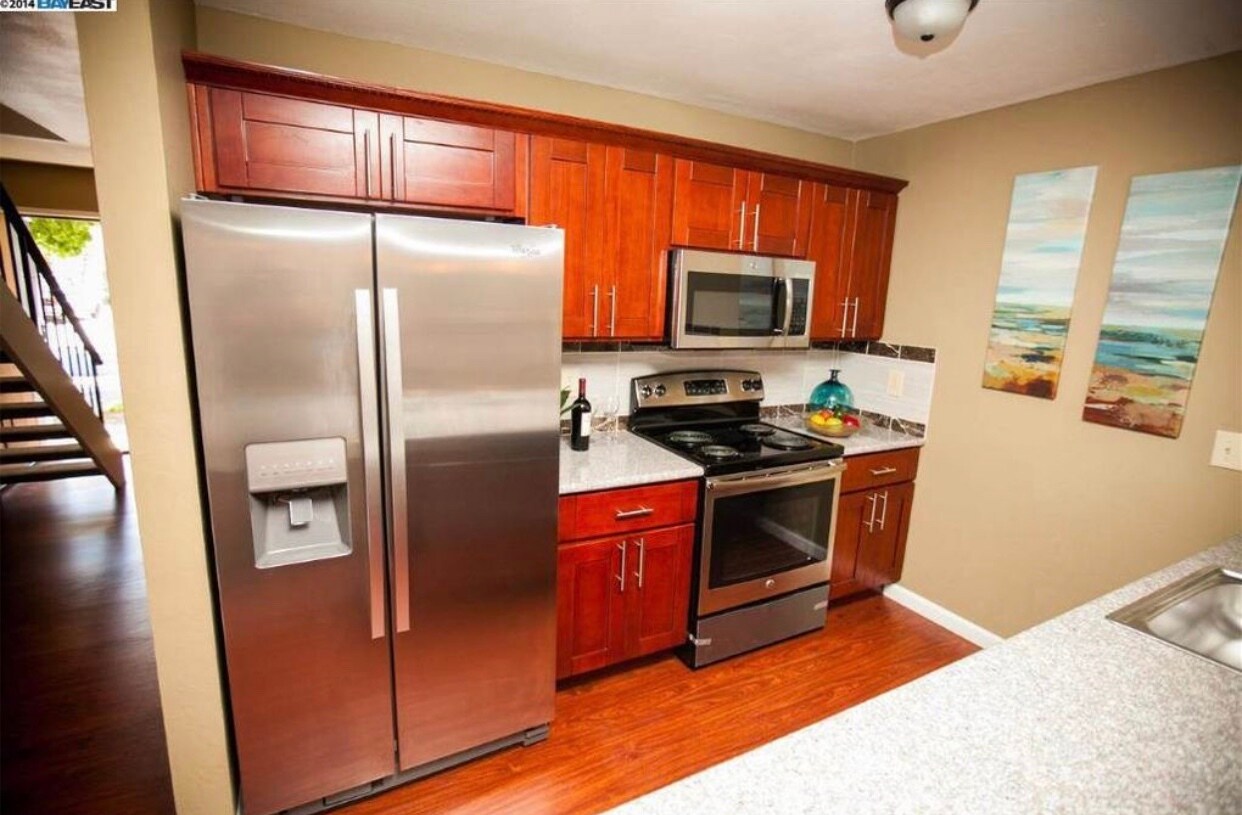 Building Photo - 915 Snowberry Ct