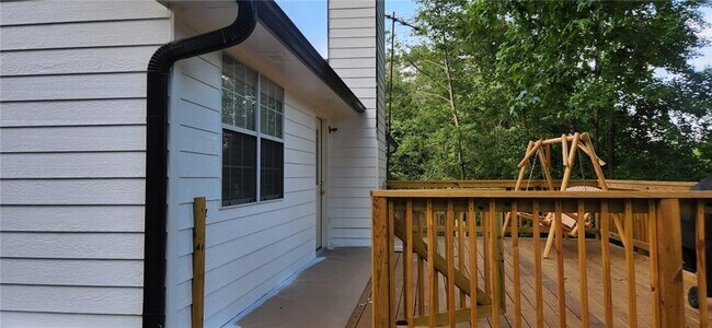 Building Photo - 1155 Riverside Trce