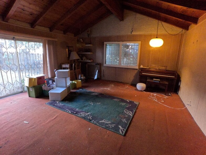 Building Photo - 1237 W 124th St