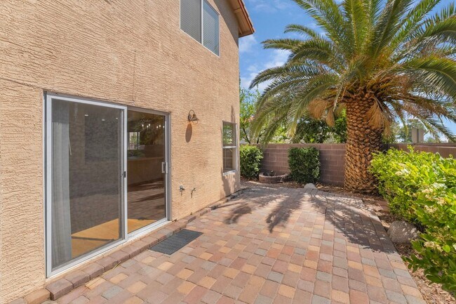 Building Photo - Beautiful Home in a Corner Lot!