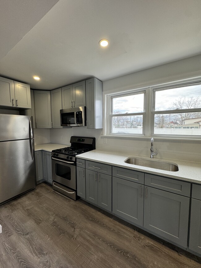 Building Photo - 203 N 8th St