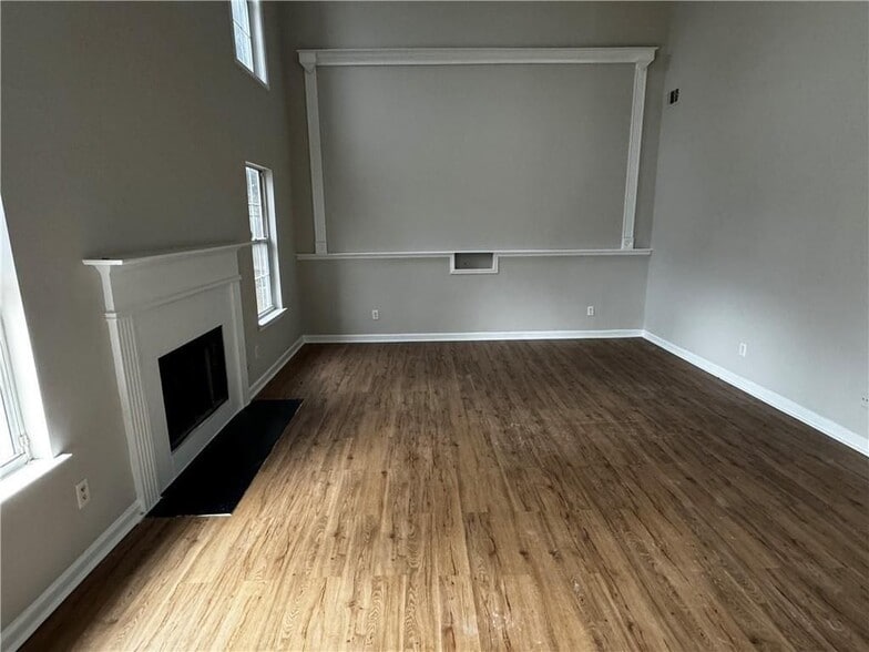 Building Photo - 2463 Meadow Spring Dr