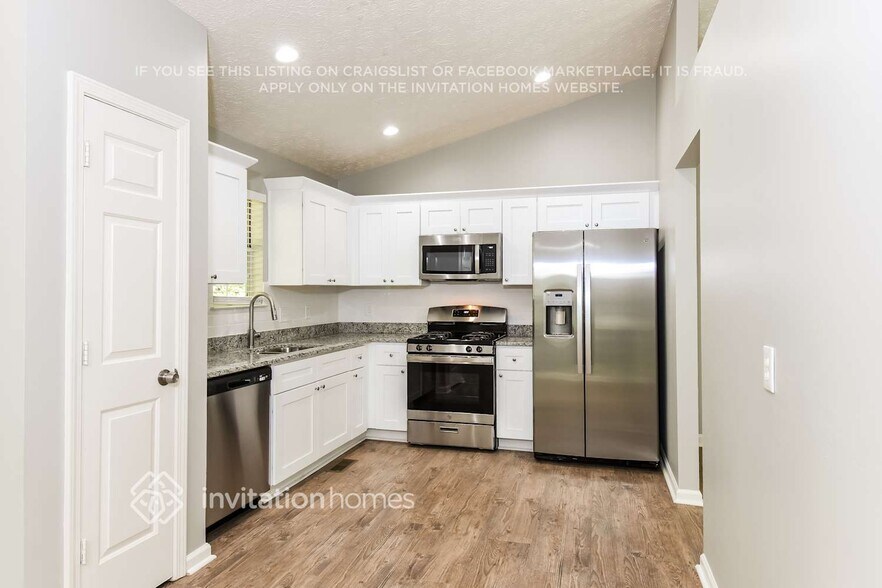Building Photo - 900 Barros Cir
