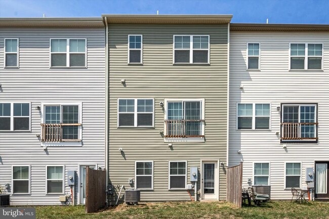 Building Photo - 303 Starry Way Dr