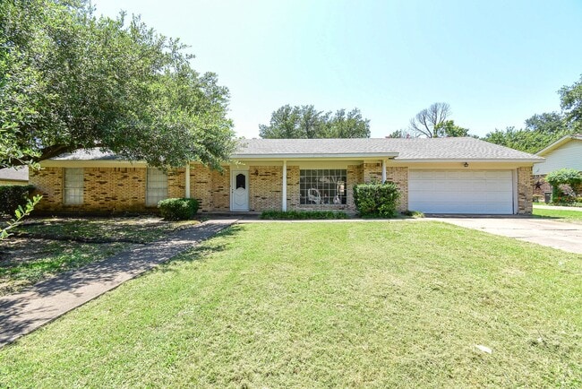 Primary Photo - VERY large home in a great location!!