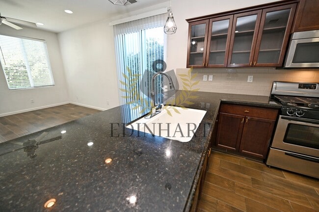 Building Photo - 3238 Lahar Ln