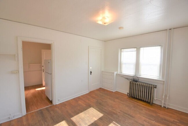 Building Photo - Summer 2026 Prelease! 1 Bedroom Apartment on the Hill