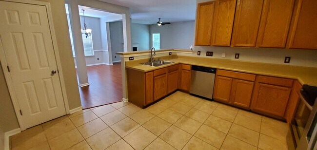 Building Photo - 3 Bedroom Home in North Charlotte