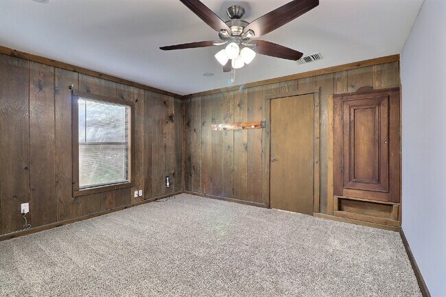 Building Photo - 4 Bedrooms and a Bonus Room + Move In Ready Package with Washer, Dryer and Refrigerator