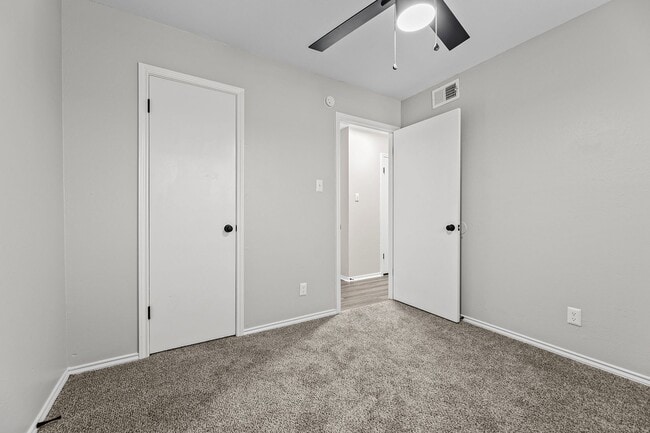 Building Photo - 1301 W Hwy 287 Byp