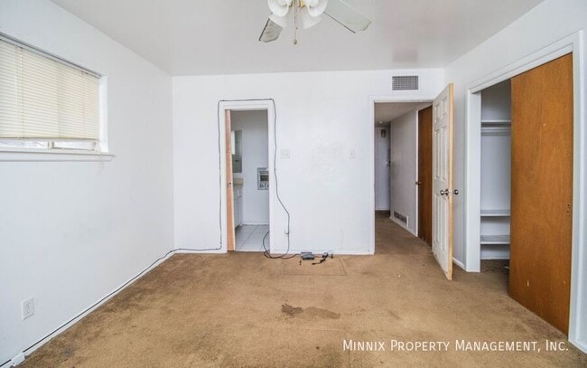 Building Photo - 1906 N Pecos St