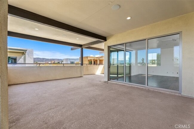 Building Photo - 123 Interval