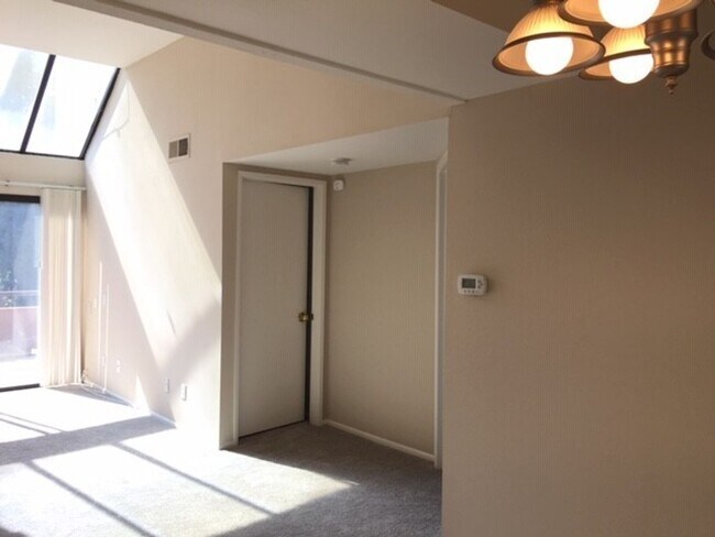 Building Photo - 25761 Le Parc