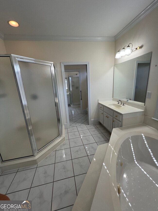 Building Photo - 678 Verney Dr