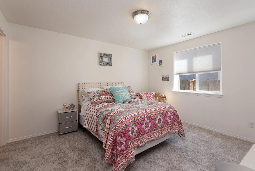 Building Photo - 2807 NE Spring Water Pl