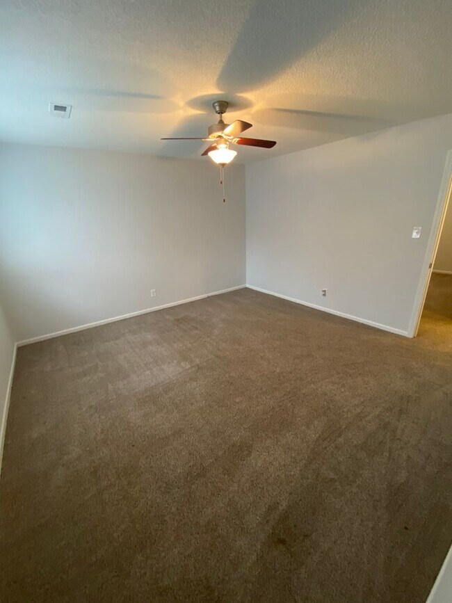 Building Photo - Ivy Street Duplex