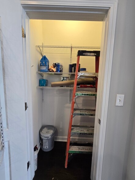 Building Photo - 2414 W Fullerton Ave