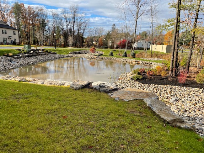 Building Photo - 808 W Creek Ln