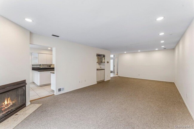 Building Photo - 124 Foxwood Dr