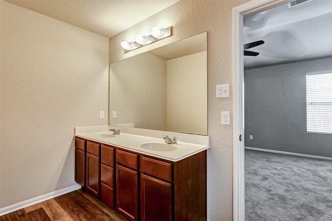 Building Photo - 10818 Chestnut Path Way