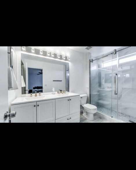 Building Photo - 11056 W Lane Ave