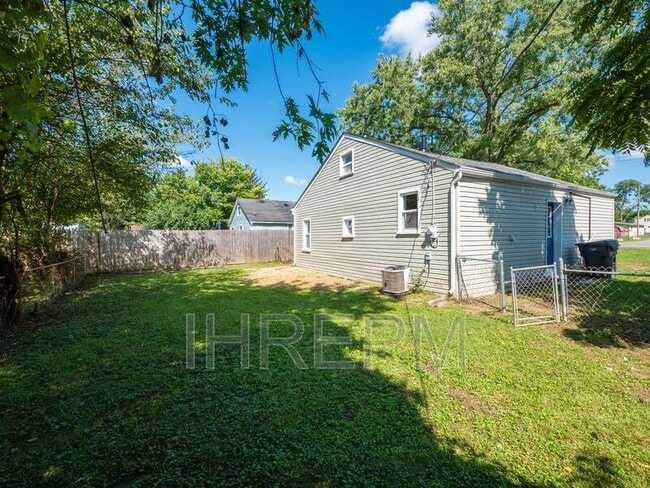 Building Photo - 235 Southard Dr