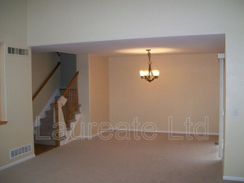 Building Photo - 8521 S Upham Way