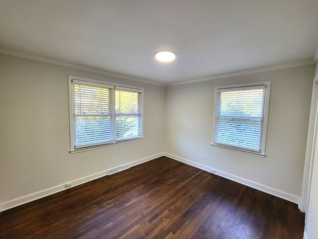 Building Photo - Brick Ranch in Yorkmount Area near Tyvola