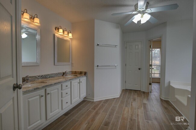 Building Photo - 139 Destrehan Rd