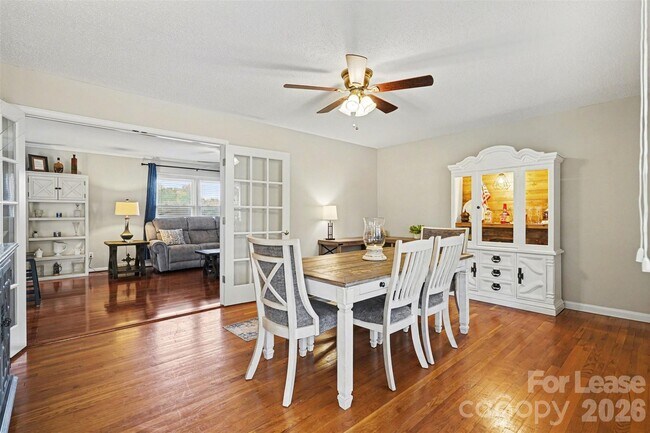 Building Photo - 113 Suncrest Rd