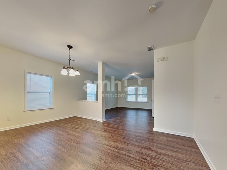 Building Photo - 11622 Village Pond Dr