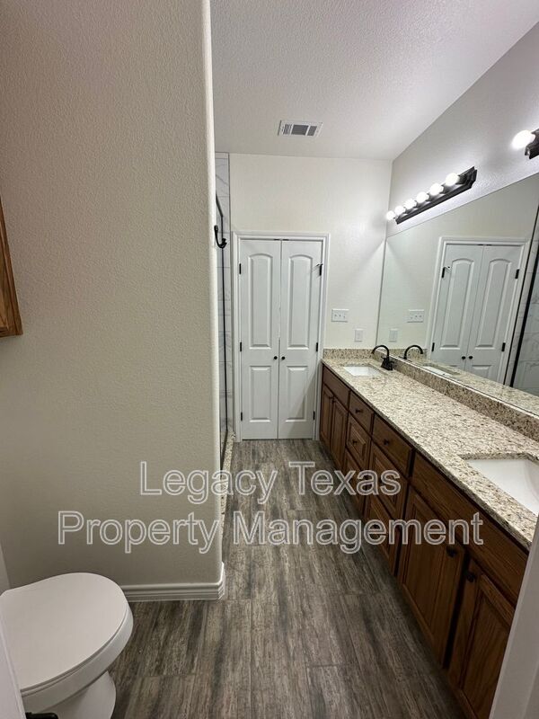 Building Photo - 405 Kaether Ln