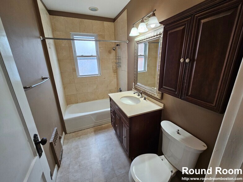 Building Photo - 82 Walnut St