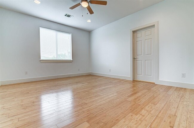 Building Photo - 3301 Thomas Kincheon St