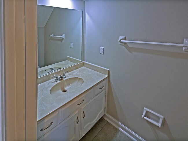 Building Photo - 4 bed, 2.5 bath in Cordova over 2600 sq feet