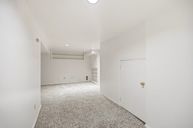 Building Photo - $2,895.95, with $200 Off Cleaning Voucher, 3 Beds - 2 Bath, Single Family Home in Denver with Was...